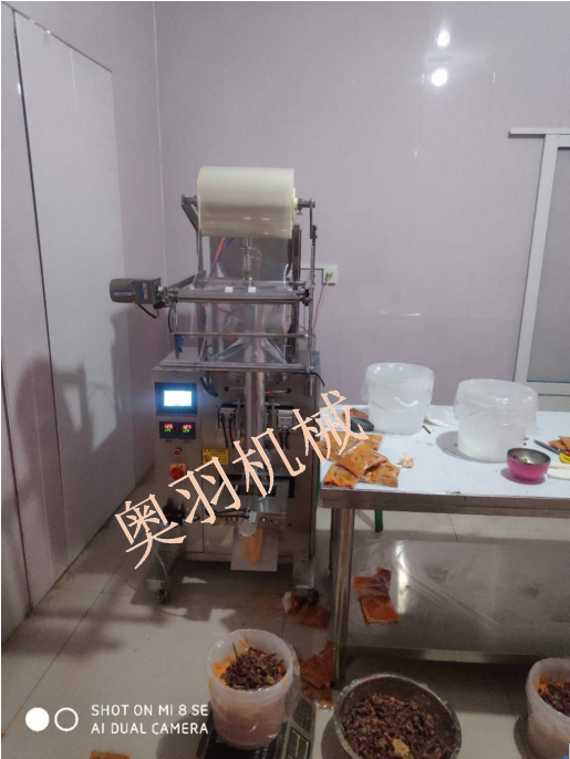 安徽板面底料包裝機  辣椒+牛油固定比例自動包裝_http://www.readbangkokpost.com_立式包裝機系列_第1張
